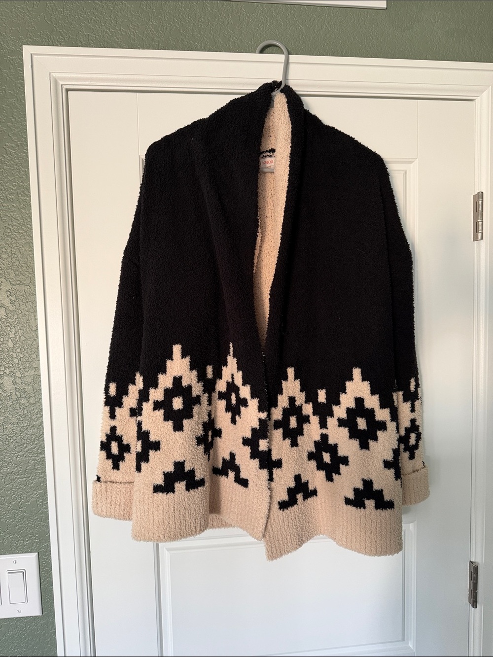 Knox Rose Oversized Black and Cream Geometric Shawl Cardigan